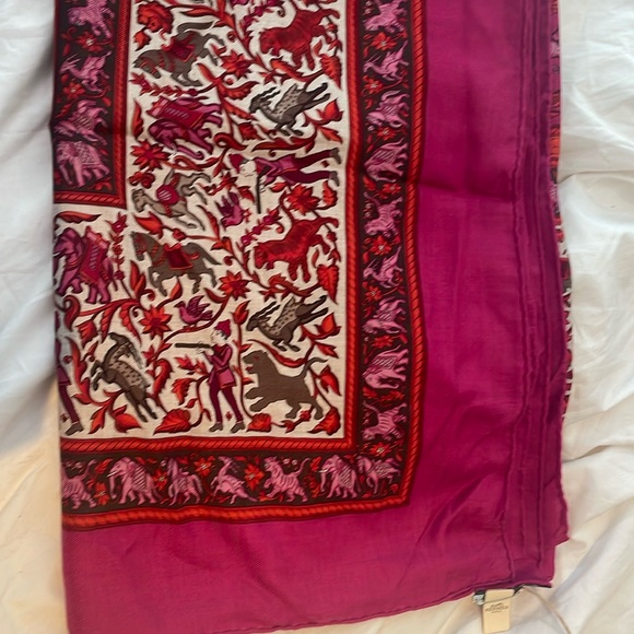 NWT Hermes Cashmere/Silk Shawl “Chasse En Inde” Fuschia 140 cm - Picture 1 of 3